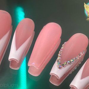 V Line & Accents | The Nail Plug MI Luxury Press On Nail Set | @thenailplugmi